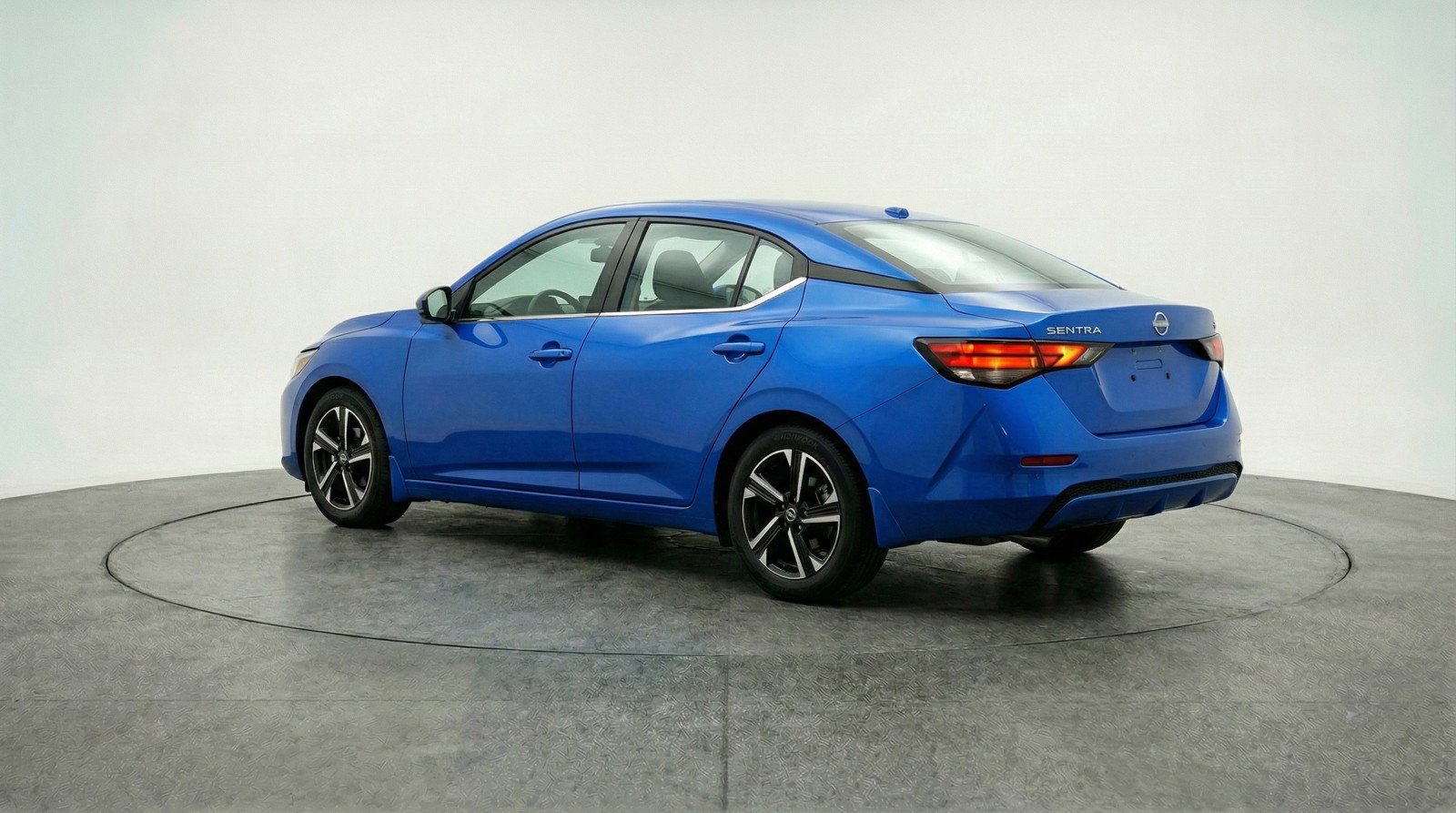 Used 2025 Nissan Sentra SV image 6