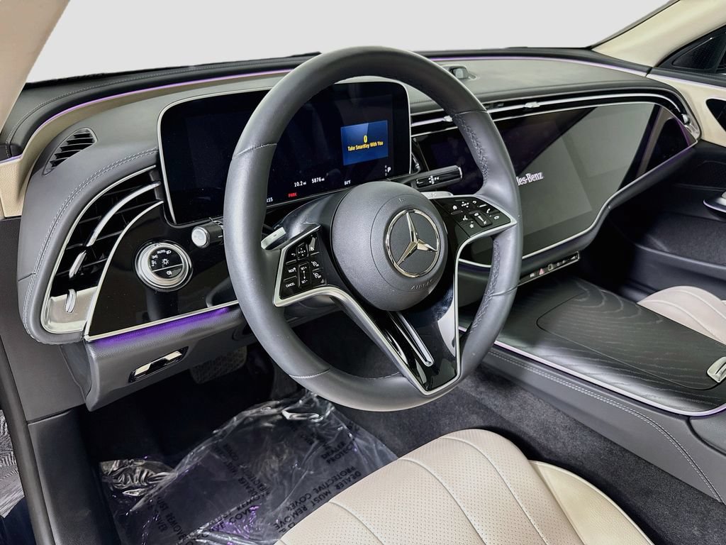 Used 2025 Mercedes-Benz E 450 4MATIC Sedan w/ MBUS Superscreen Package image 9