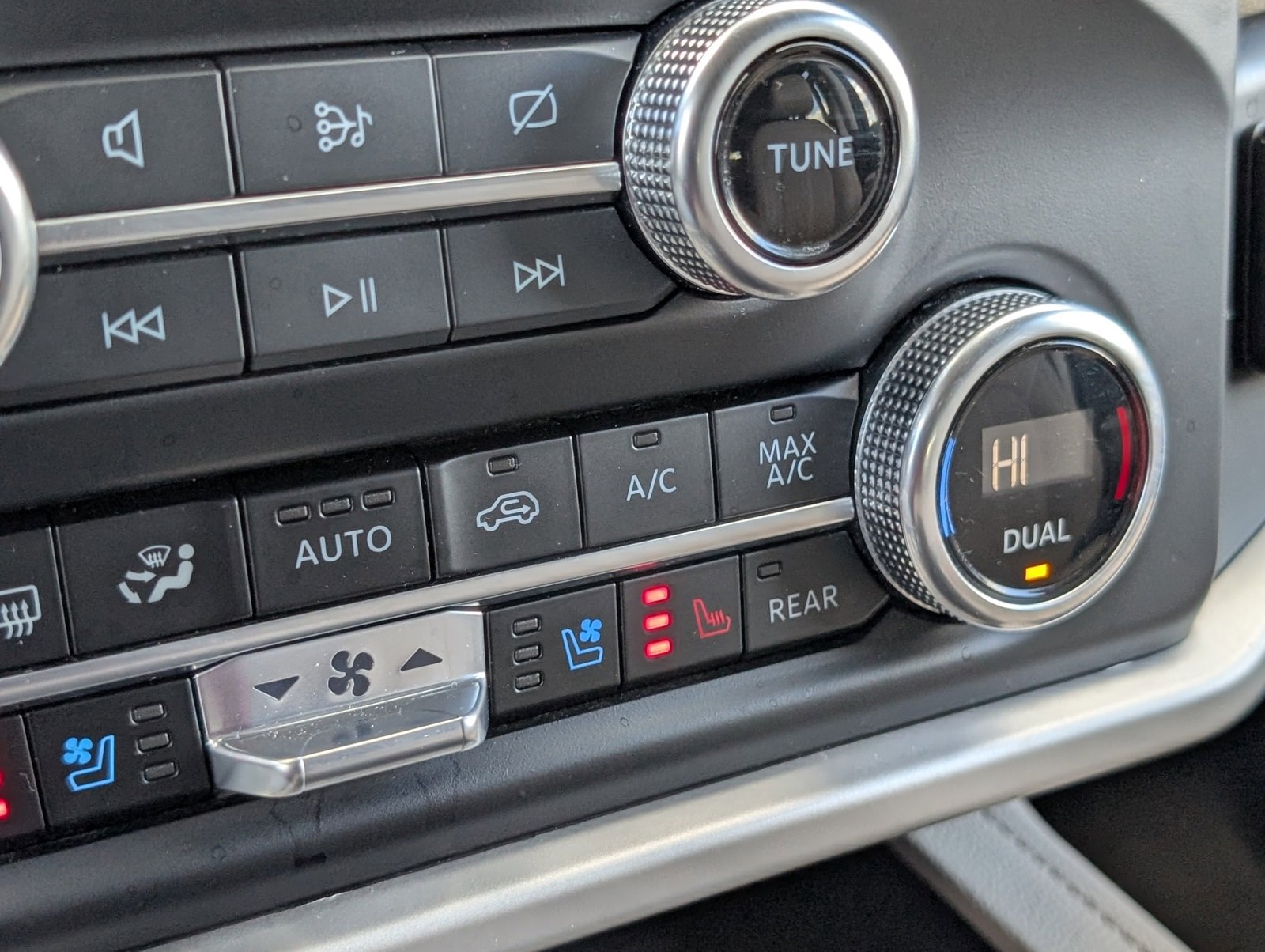 Used 2023 Ford Expedition Max Limited image 18