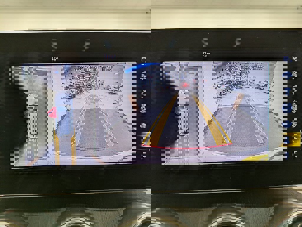 Used 2021 Mercedes-Benz GLC 300 4MATIC image 13