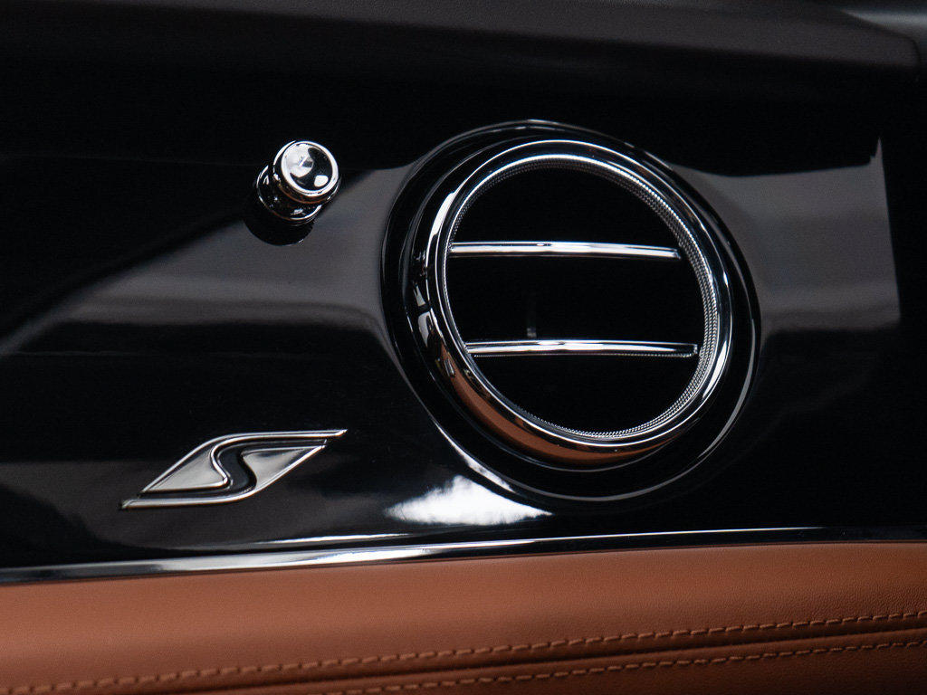 Certified 2022 Bentley Bentayga AWD/4WD image 42