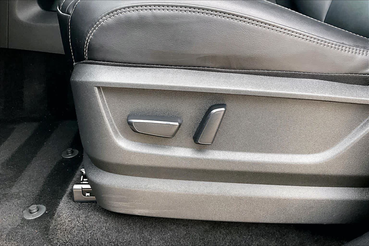 Used 2025 Nissan Armada SV AWD/4WD image 34