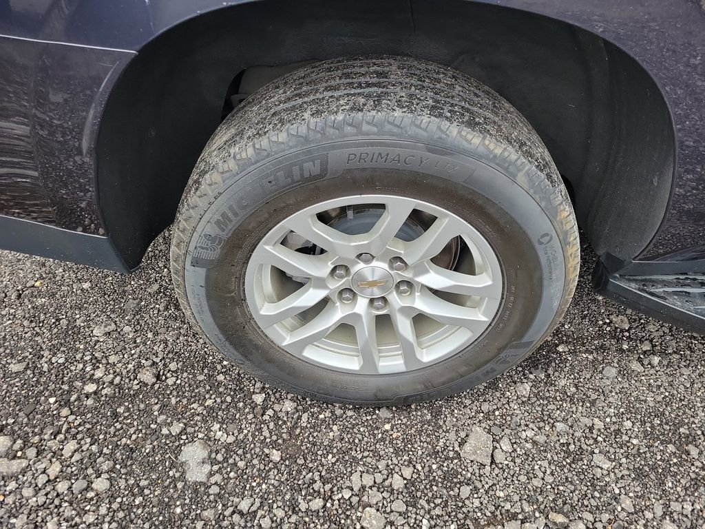 Used 2023 Chevrolet Suburban LT image 7