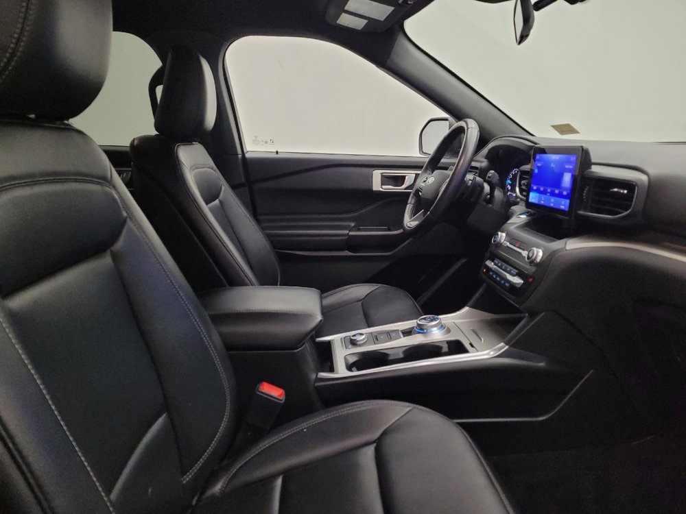 Used 2020 Ford Explorer XLT w/ Equipment Group 202A AWD/4WD image 21
