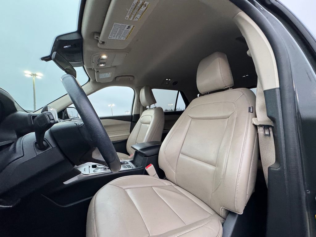 Used 2022 Ford Explorer XLT w/ Equipment Group 202A image 16