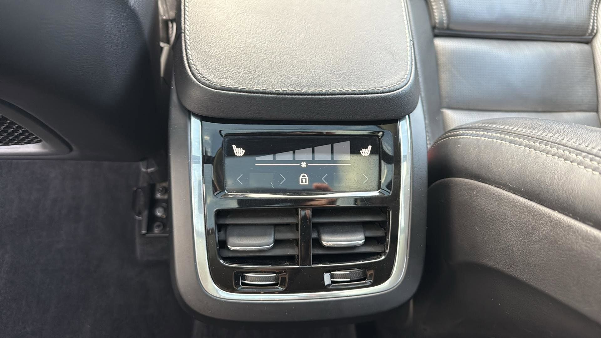 Used 2022 Volvo XC90 T6 Inscription w/ Climate Package image 28