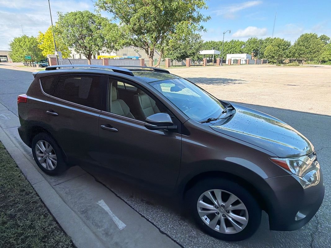 Used 2014 Toyota RAV4 Limited w/ Technology Package AWD/4WD image 4