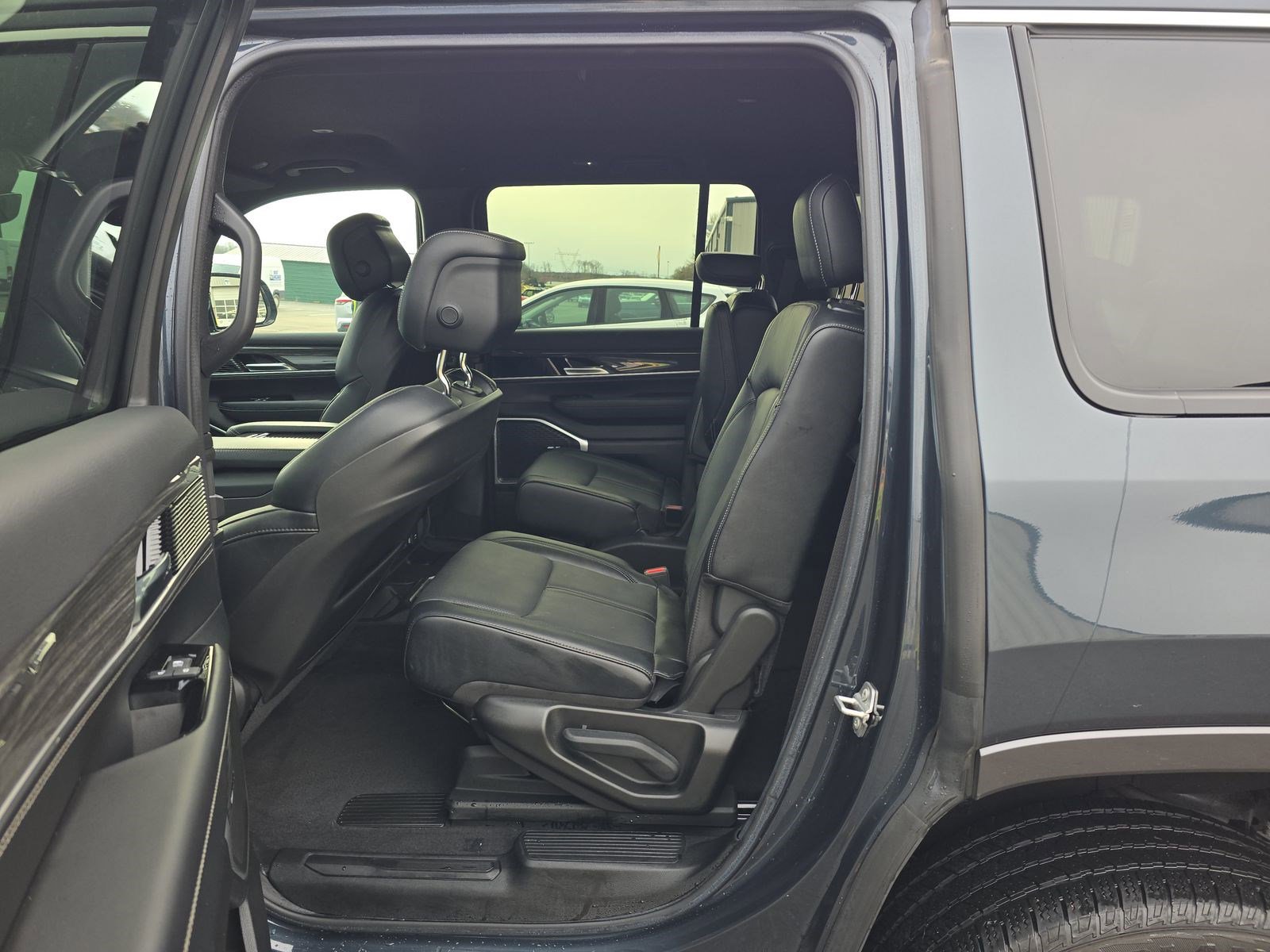 Used 2022 Jeep Wagoneer Series III w/ Flexible Seating Group image 19