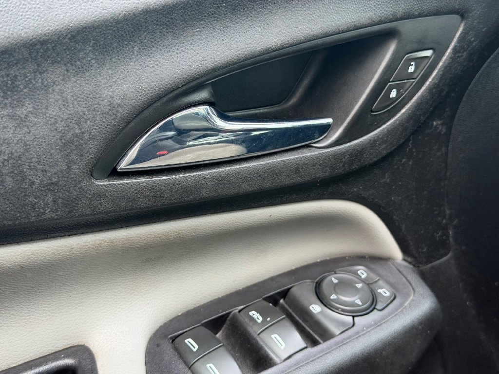 Used 2018 Chevrolet Equinox LS FWD image 10