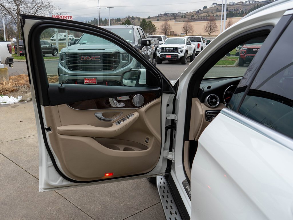 Used 2017 Mercedes-Benz GLC 300 4MATIC image 16
