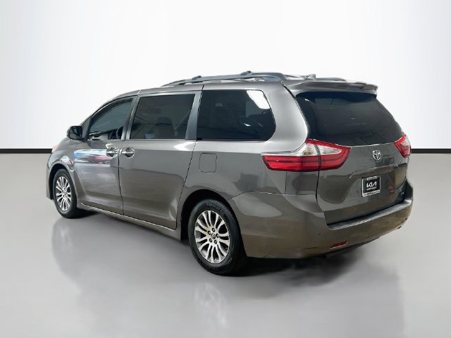 Used 2018 Toyota Sienna XLE w/ XLE Navigation Package FWD image 5