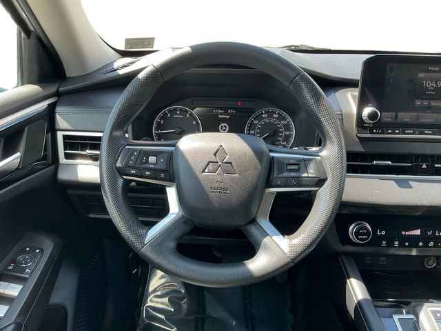 Used 2022 Mitsubishi Outlander ES image 13