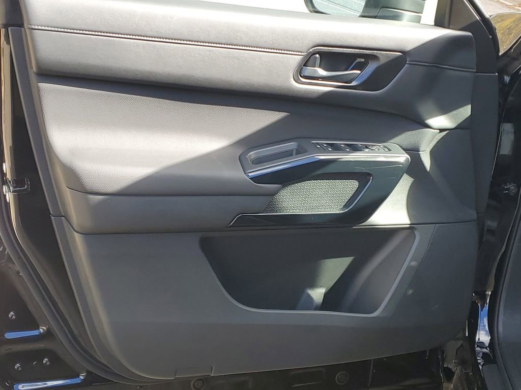 New 2025 Nissan Pathfinder SV image 9