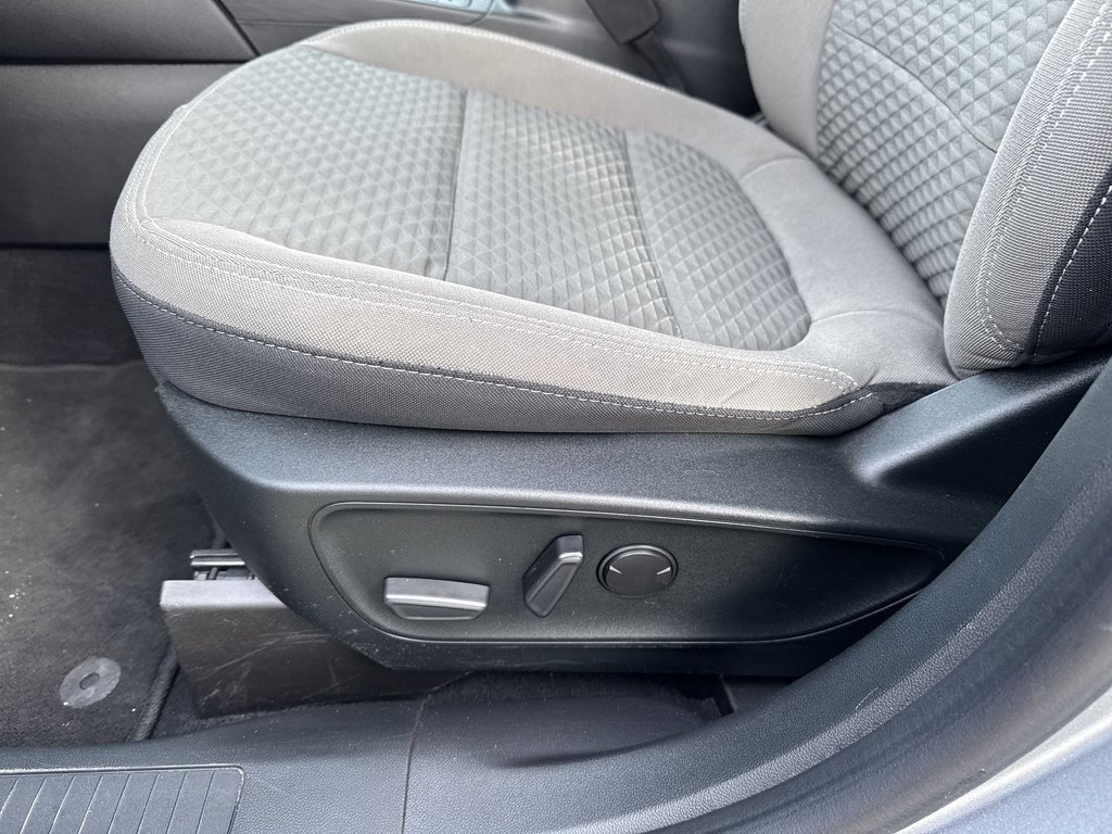 Used 2022 Ford Escape SE w/ SE Sport Appearance Package image 13