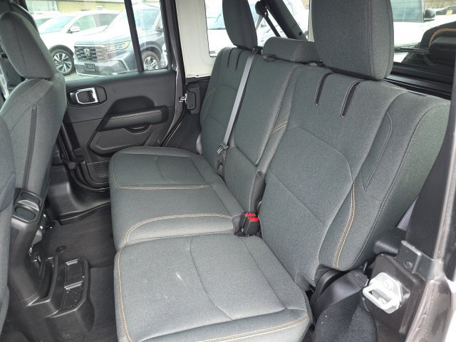 Used 2025 Jeep Wrangler Unlimited Sahara w/ Safety Group AWD/4WD image 32