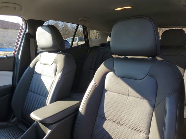 Used 2025 Chevrolet Trax LT w/ LT Convenience Package image 12