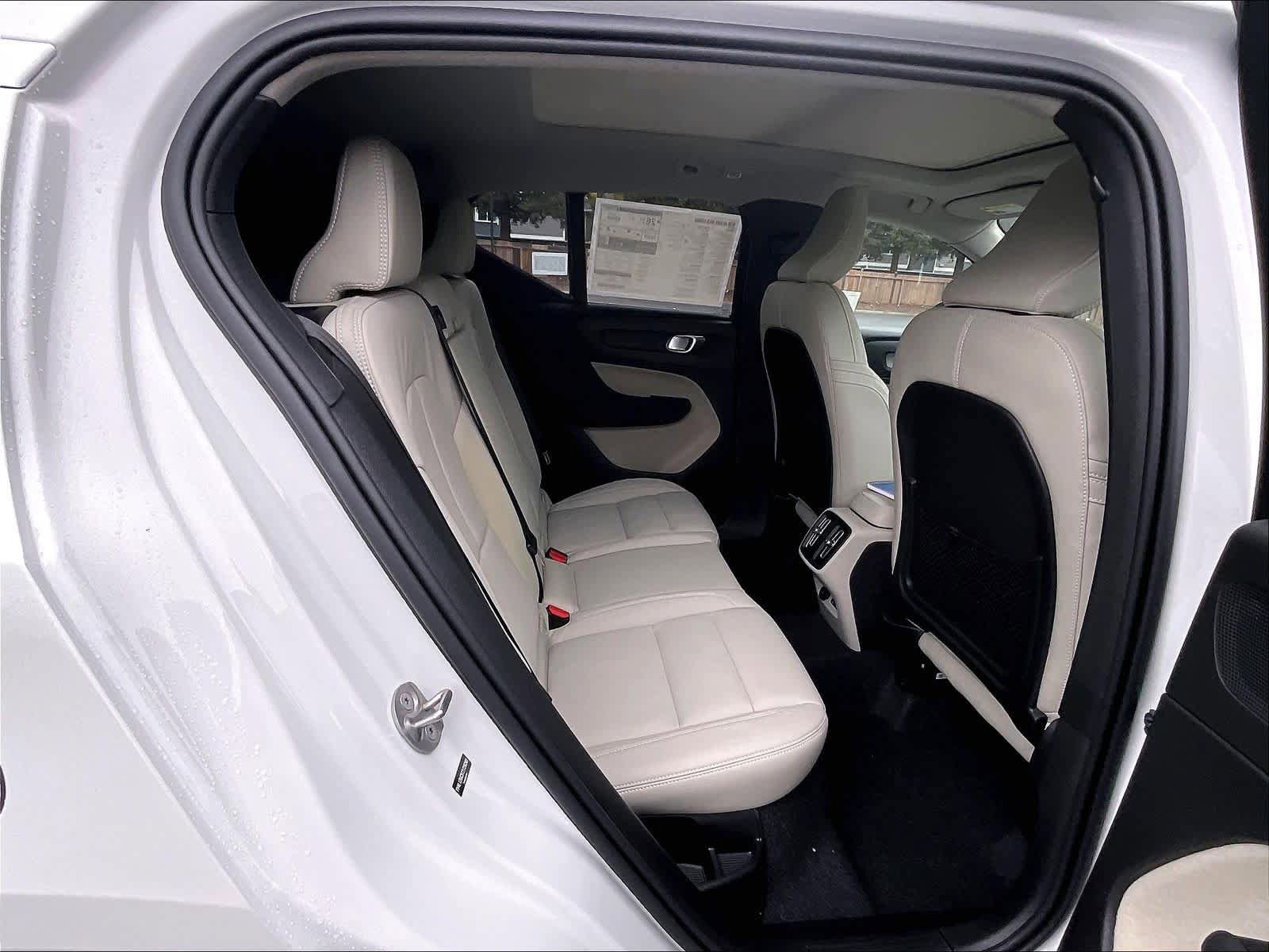 New 2026 Volvo XC40 B5 Plus w/ Protection Package Premier AWD/4WD image 27