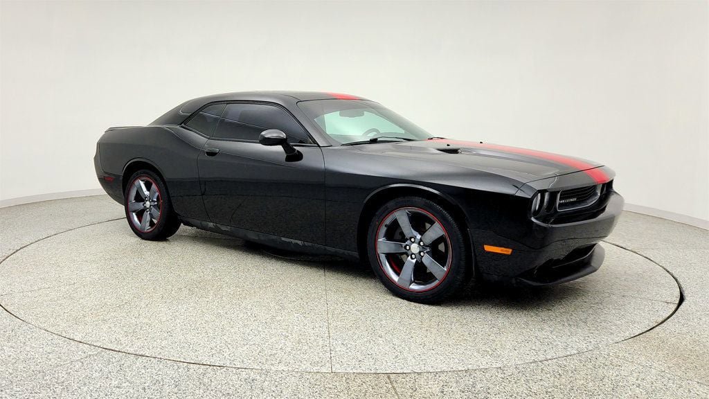Used 2013 Dodge Challenger SXT RWD image 3