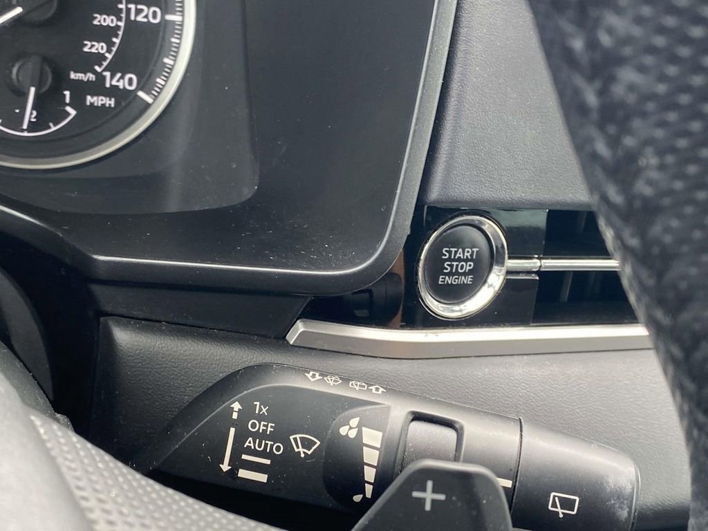 Used 2023 Mitsubishi Outlander SE image 32