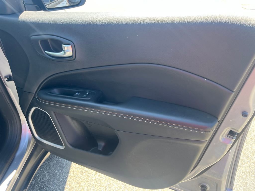 Used 2018 Jeep Compass Latitude w/ Popular Equipment Group AWD/4WD image 30