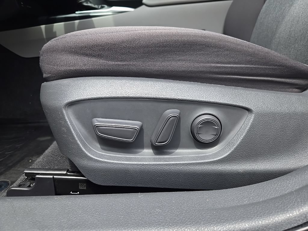 Used 2019 Toyota Camry LE FWD image 15