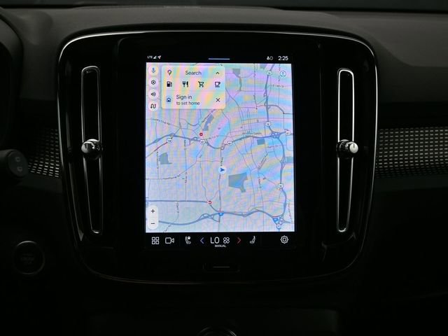 Used 2024 Volvo XC40 B5 Plus image 13