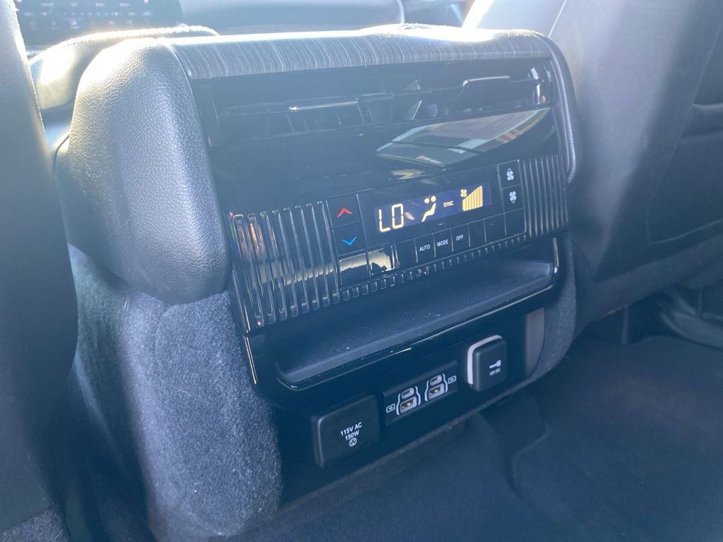 Used 2024 Jeep Wagoneer L Series II w/ Flexible Seating Group image 11