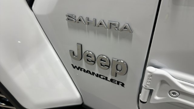 Used 2024 Jeep Wrangler Unlimited Sahara w/ Technology Group AWD/4WD image 33