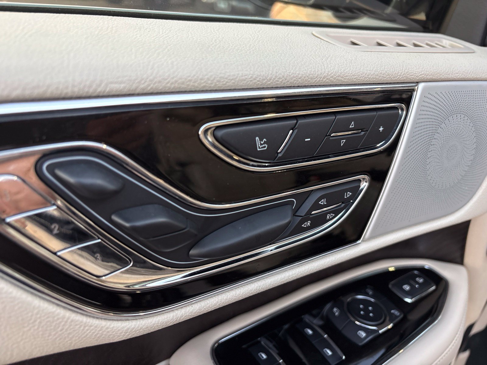 Used 2021 Lincoln Navigator Reserve AWD/4WD image 14