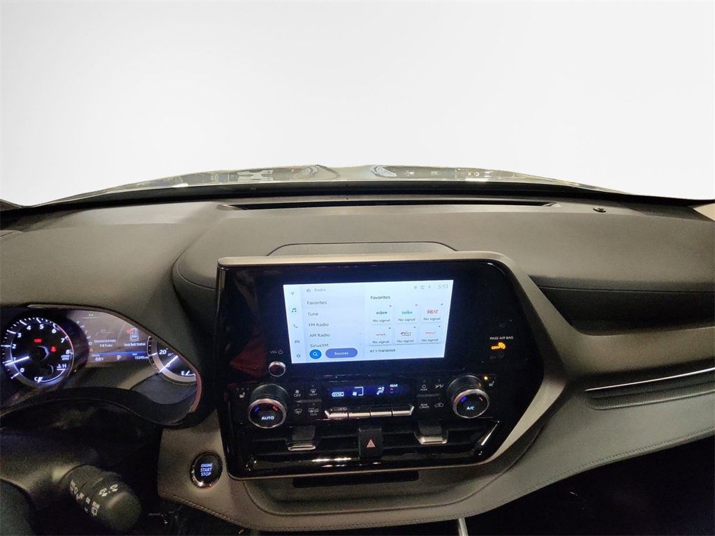 Used 2023 Toyota Highlander XLE image 22