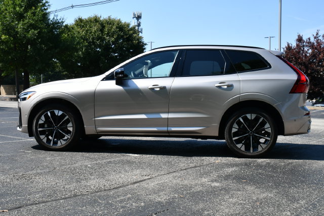Used 2026 Volvo XC60 B5 Plus AWD/4WD image 4