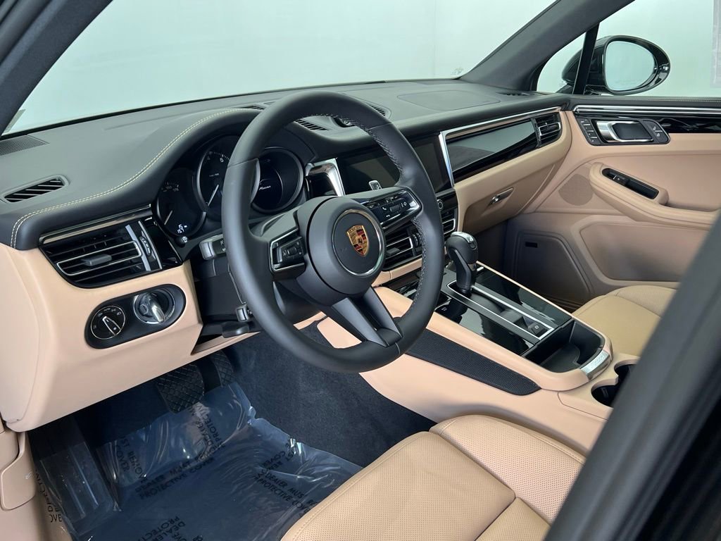 Used 2026 Porsche Macan AWD/4WD image 4