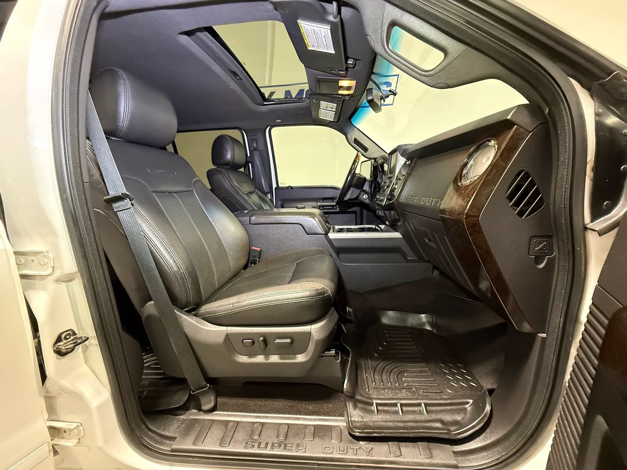 Used 2015 Ford F250 Platinum w/ FX4 Off-Road Package AWD/4WD image 12