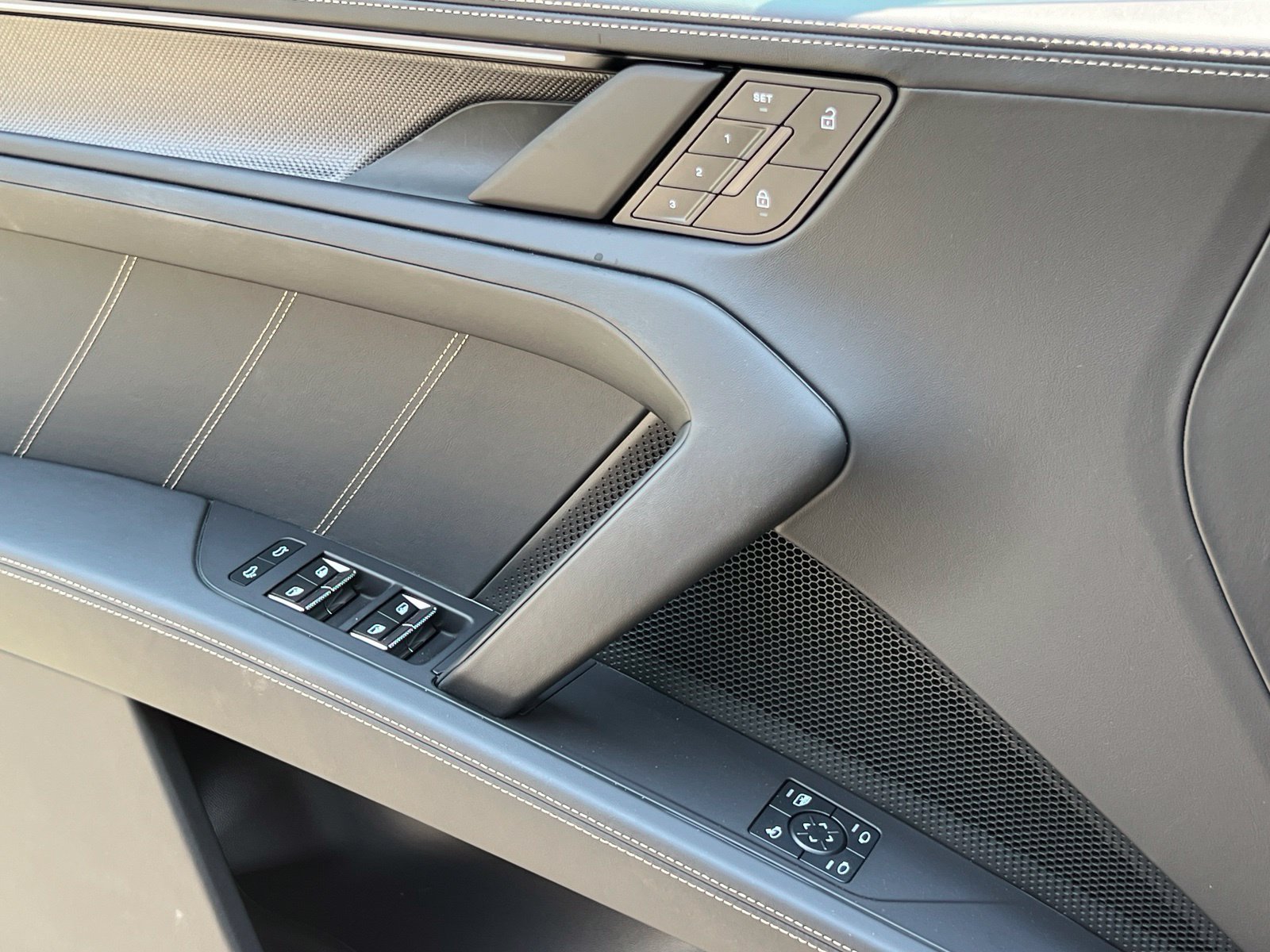 New 2026 Porsche Cayenne Turbo AWD/4WD image 35