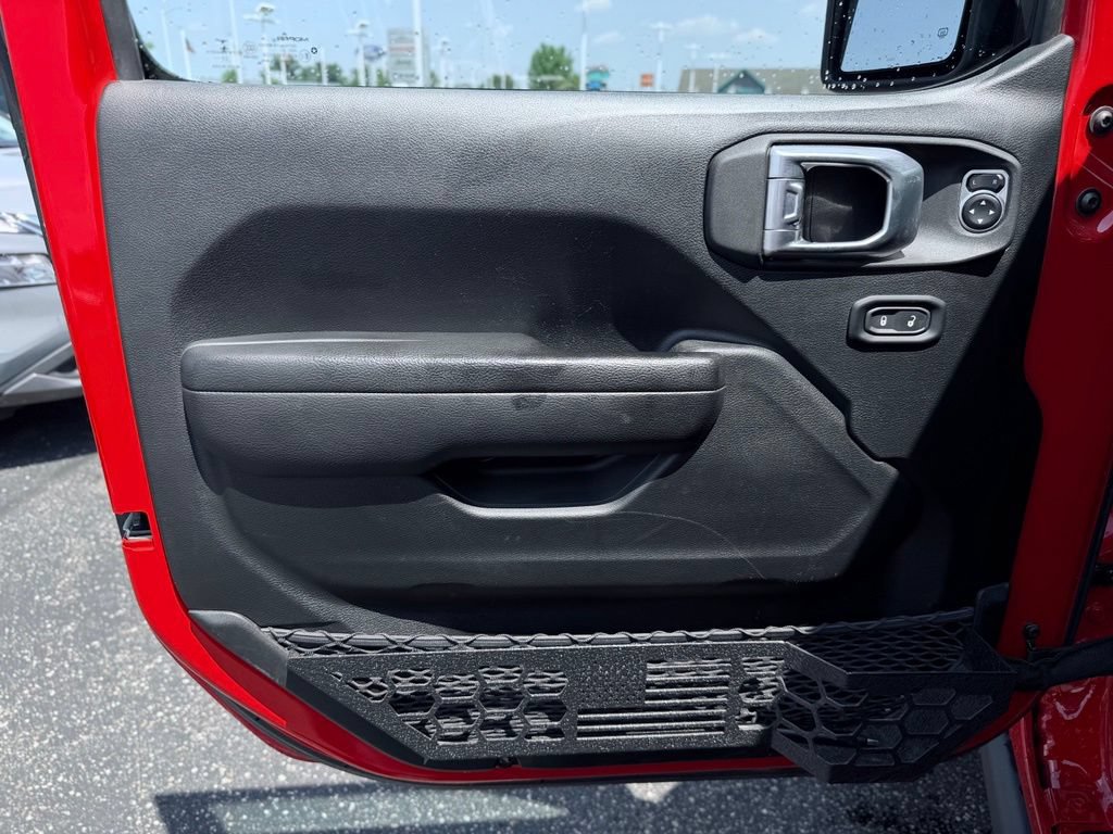 Used 2023 Jeep Gladiator Rubicon w/ Dual Top Group AWD/4WD image 11