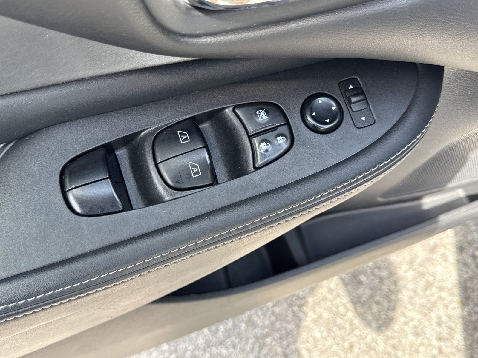 Used 2024 Nissan Murano SV w/ SV Midnight Edition Package FWD image 15