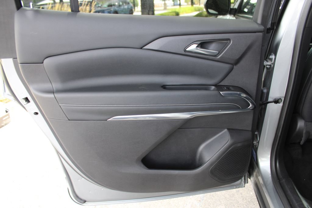 Used 2025 Chevrolet Traverse LT AWD/4WD image 44