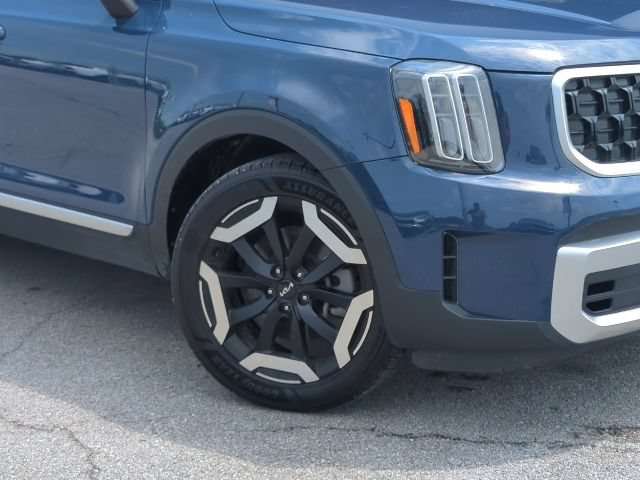 Used 2023 Kia Telluride EX w/ EX Captain's Chair Package AWD/4WD image 2