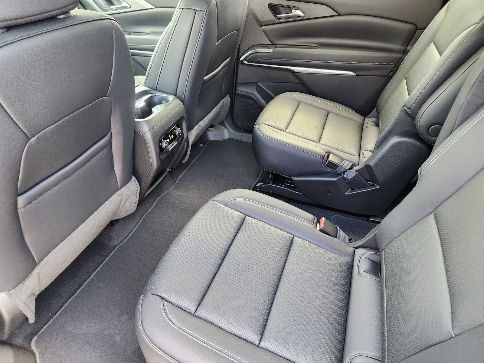 New 2026 Chevrolet Traverse LT w/ Midnight/Sport Edition FWD image 23