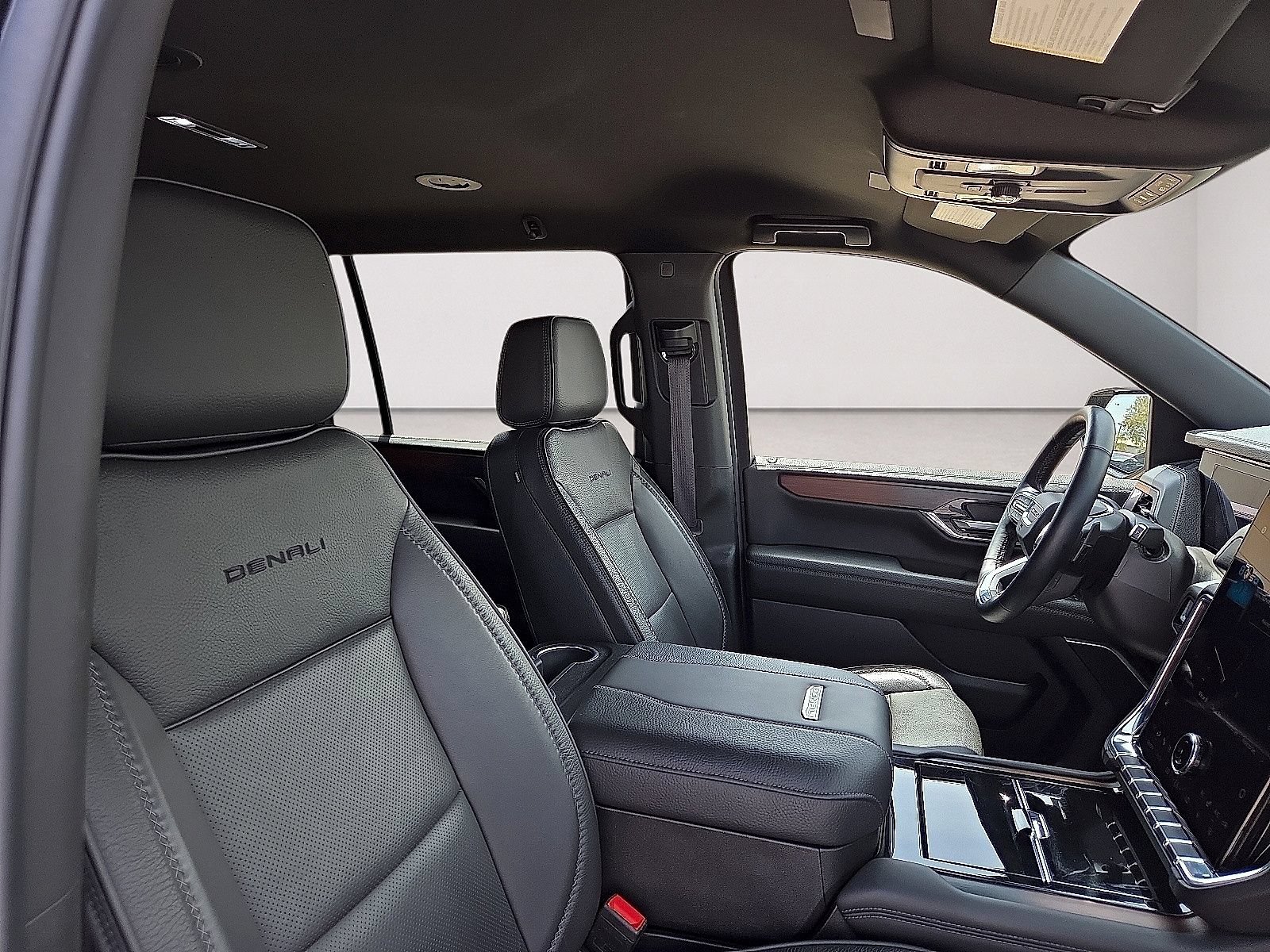 Used 2025 GMC Yukon XL Denali AWD/4WD image 15