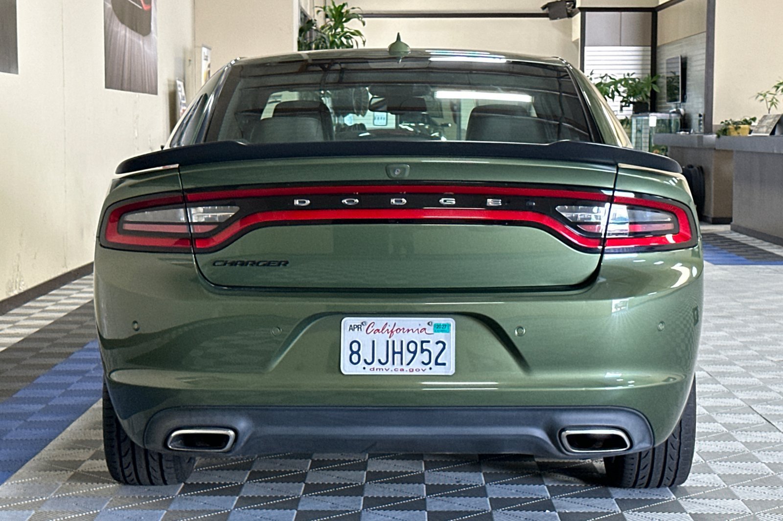 Used 2019 Dodge Charger SXT w/ Plus Group RWD image 5