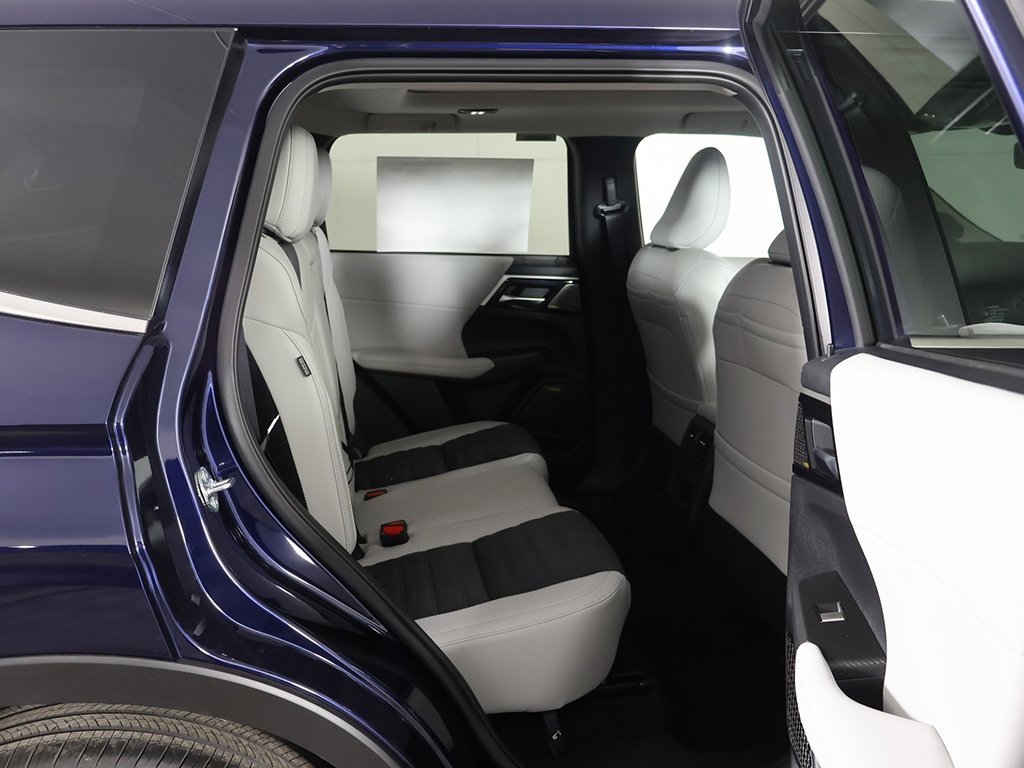 New 2026 Mitsubishi Outlander SE image 33