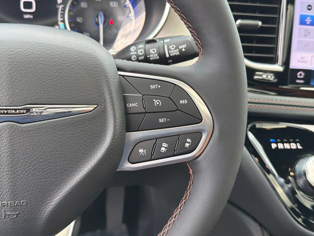 Used 2024 Chrysler Pacifica Pinnacle AWD/4WD image 27