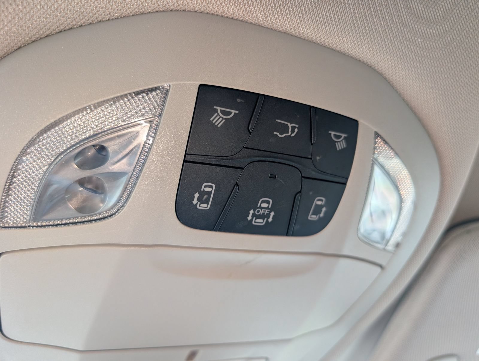 Used 2023 Chrysler Voyager LX FWD image 33