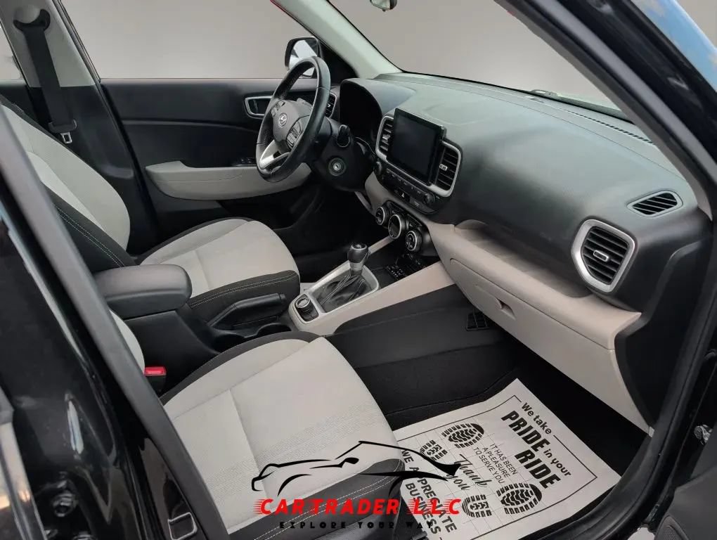 Used 2022 Hyundai Venue SEL FWD image 25