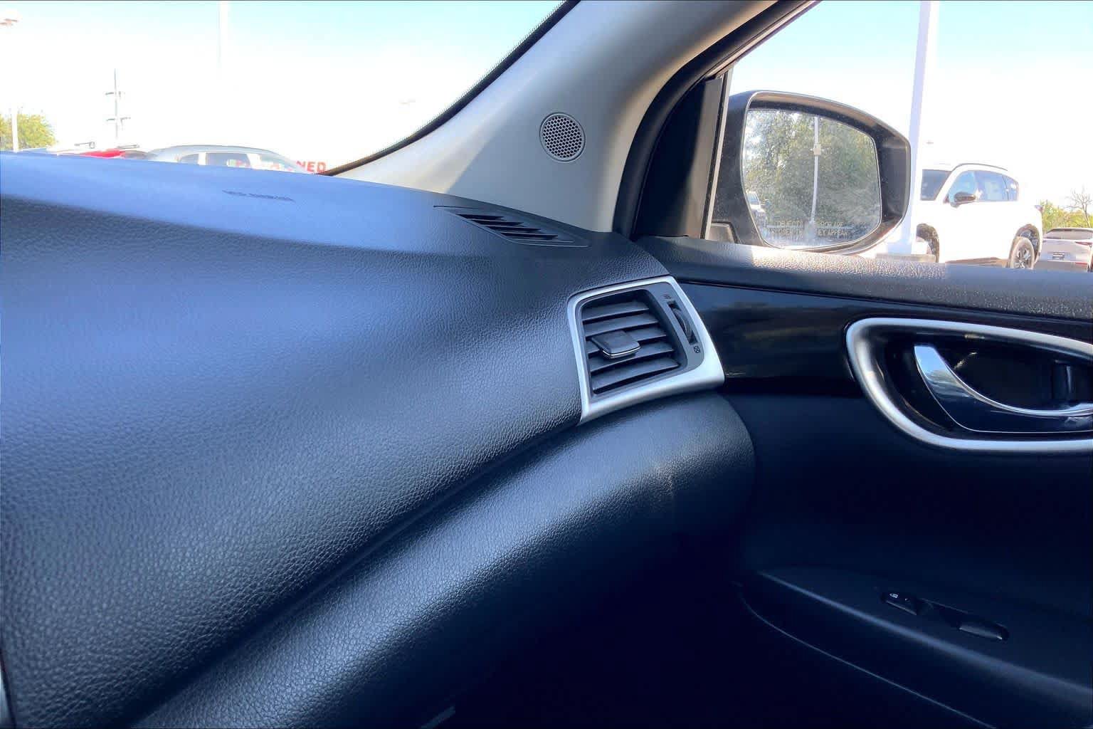 Used 2016 Nissan Sentra SV FWD image 33