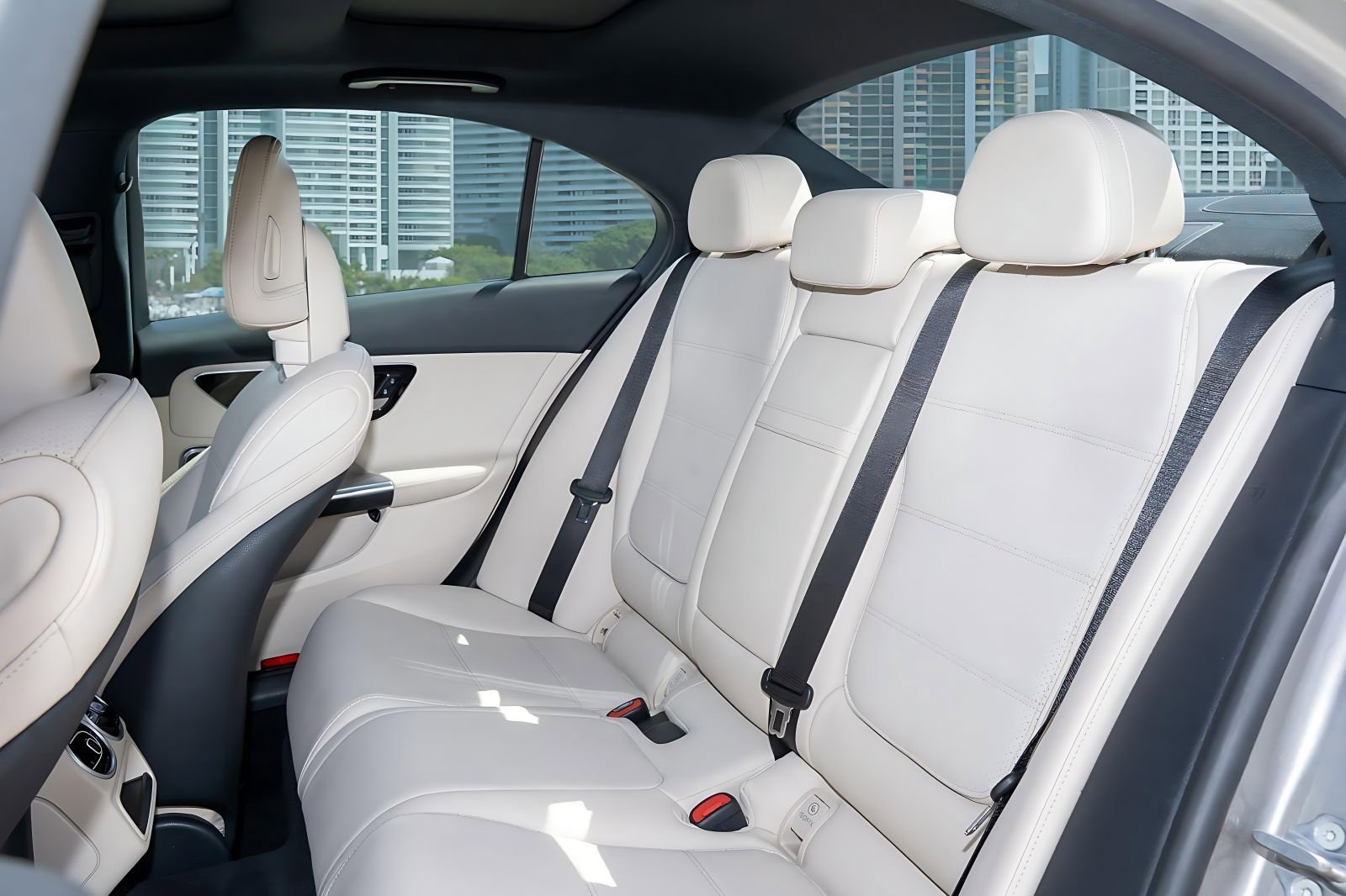 Used 2022 Mercedes-Benz C 300 4MATIC Sedan w/ Exclusive Trim Package image 18