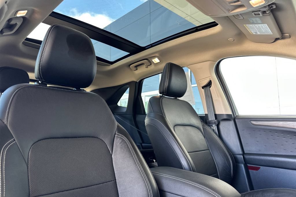 Used 2020 Ford Escape Titanium AWD/4WD image 17