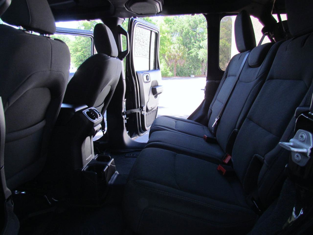 Used 2022 Jeep Wrangler Unlimited Sport AWD/4WD image 27