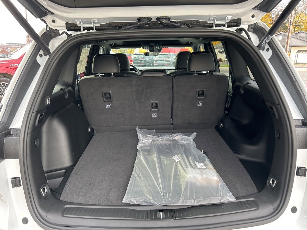 New 2025 Jeep Grand Cherokee 4WD image 3